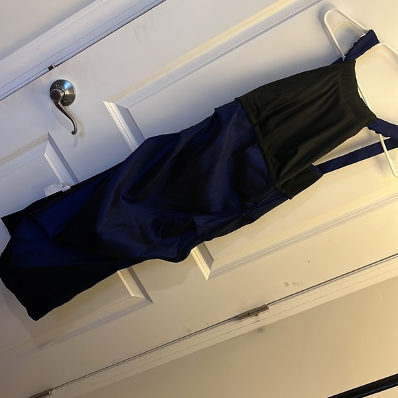 Navy blue dress with sheen, body hugging with cinching - Picture 7 of 8